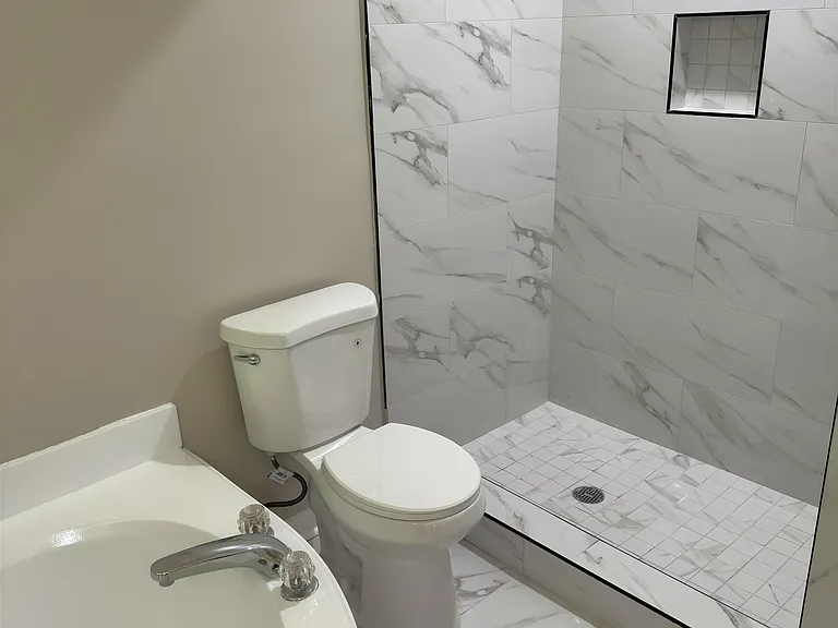 9040 Pepper Hollow Ct — Photo 14