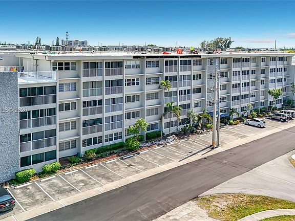 3rd image of 330 SE 2nd St APT 305E