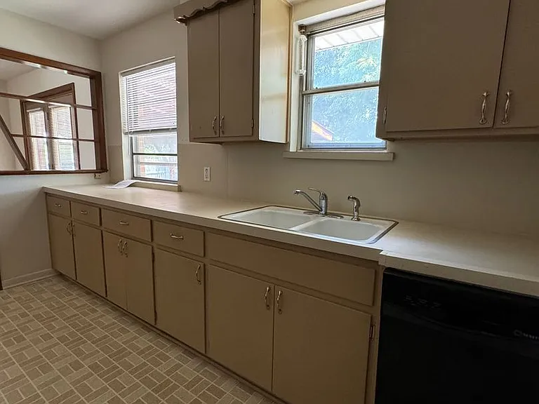 4512 NW Cheyenne Ave — Photo 4