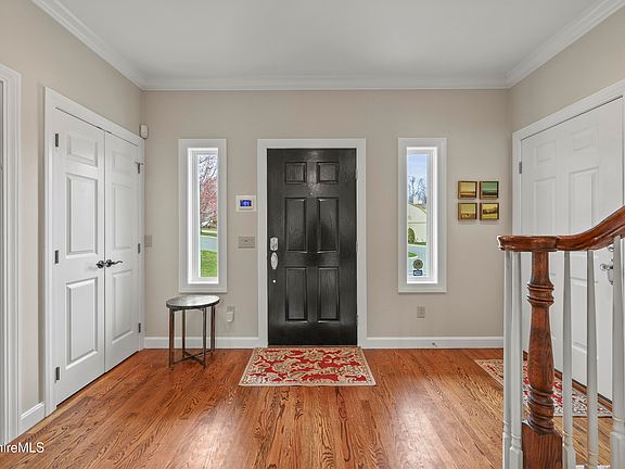 5th image of 18 Highcrest Rd