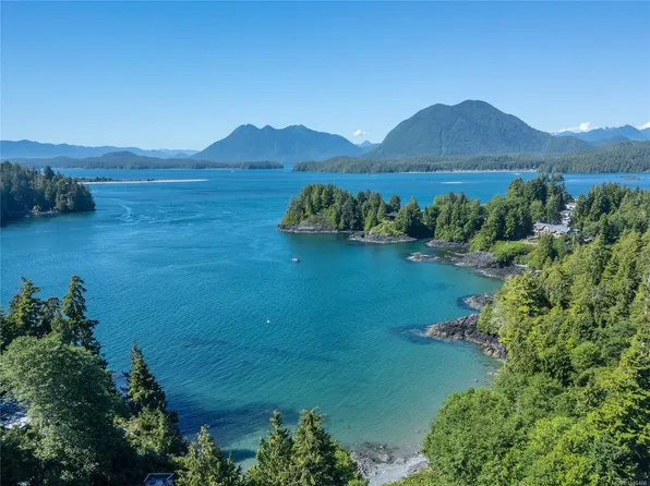 261 Cedar St, North Cowichan, BC V0R 1K3