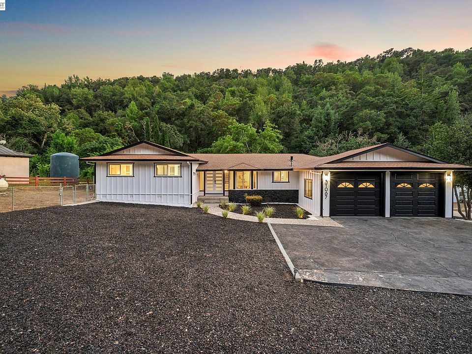 1st image of 31067 Palomares Rd