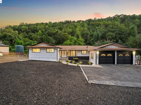31067 Palomares Rd, Castro Valley, CA 94552