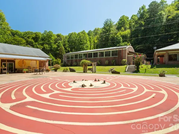 504 Mountain View School Rd, Robbinsville, NC 28771