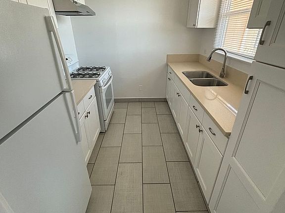 5th image of 1000 E San Antonio Dr #1008D