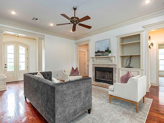 3rd image of 319 La Villa Cir