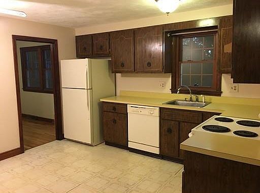 5th image of 10 Dudley Cir