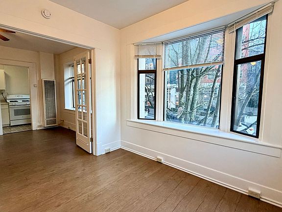 4th image of 107 1st Ave N #106