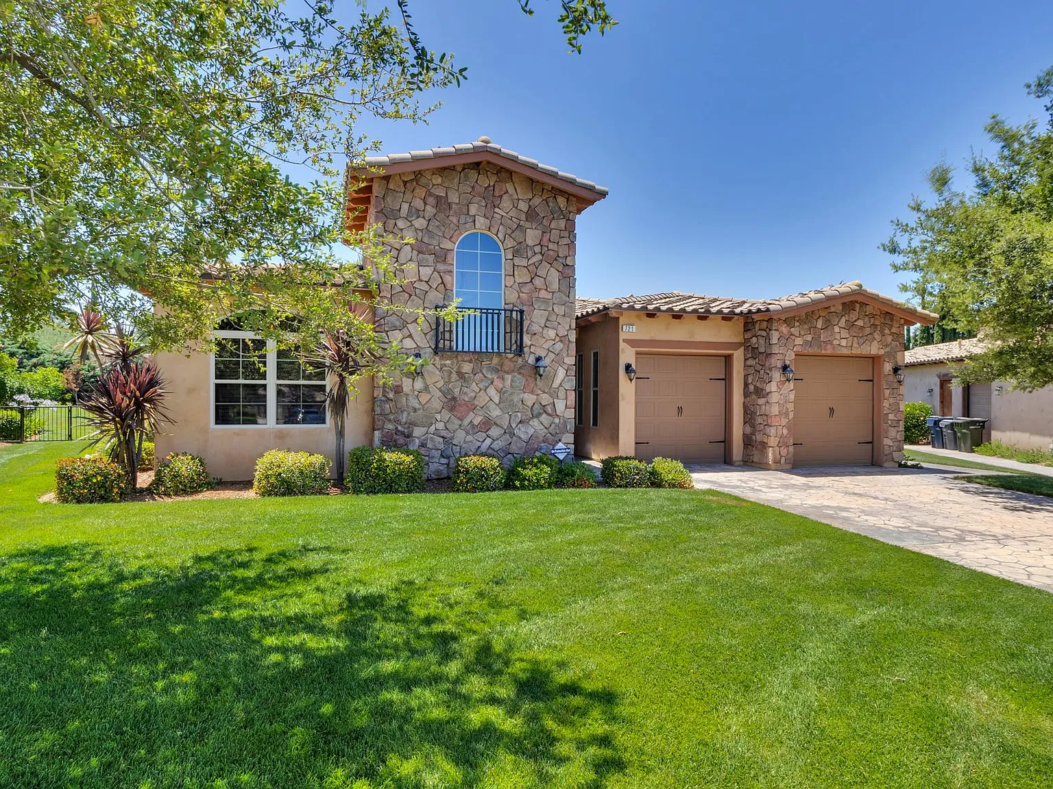 2 bed, 2.5 bath, 2596 sqft, $4,000 — Photo 4