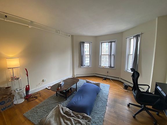 2nd image of 712 Commonwealth Ave #2