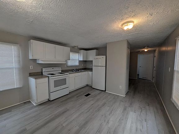 4th image of 700 E 6th St #62