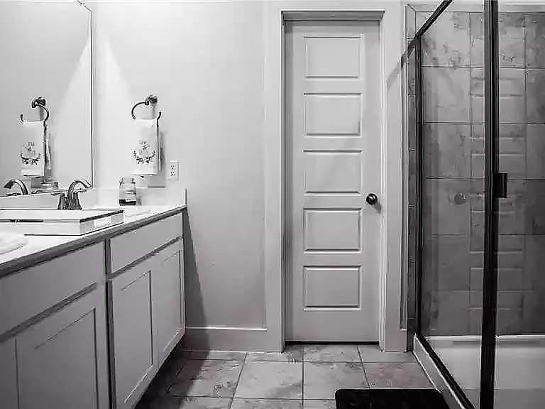 15928 Cadoz Dr — Photo 9