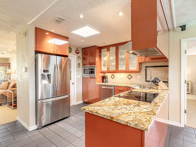 2679 John Anderson Dr — Photo 8