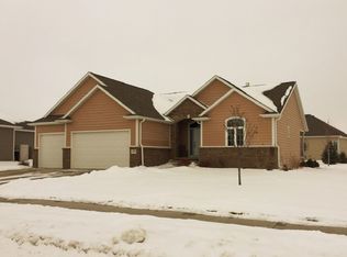 525 Bluestem Trl, Dakota Dunes, SD 57049