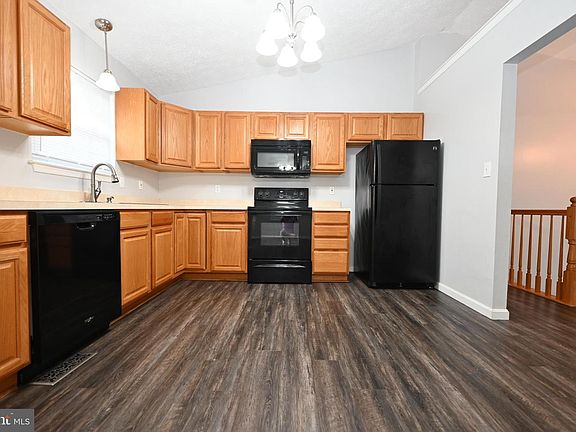 5th image of 1023 Rimrock Rd