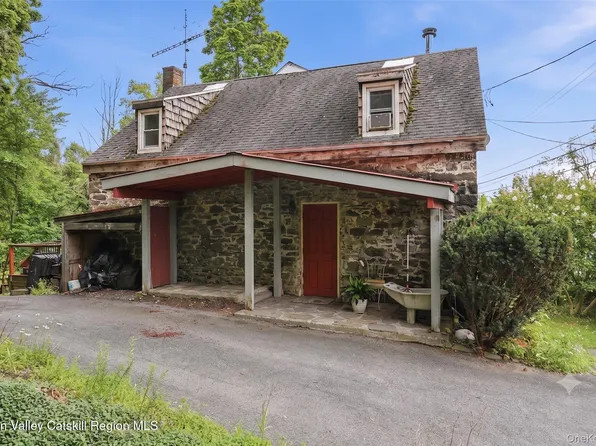 574 State Route 32 N, Esopus, NY 12429