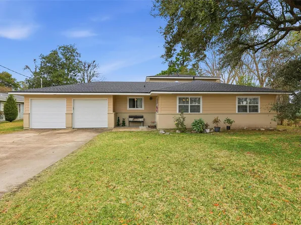 915 S 13th St, Nederland, TX 77627
