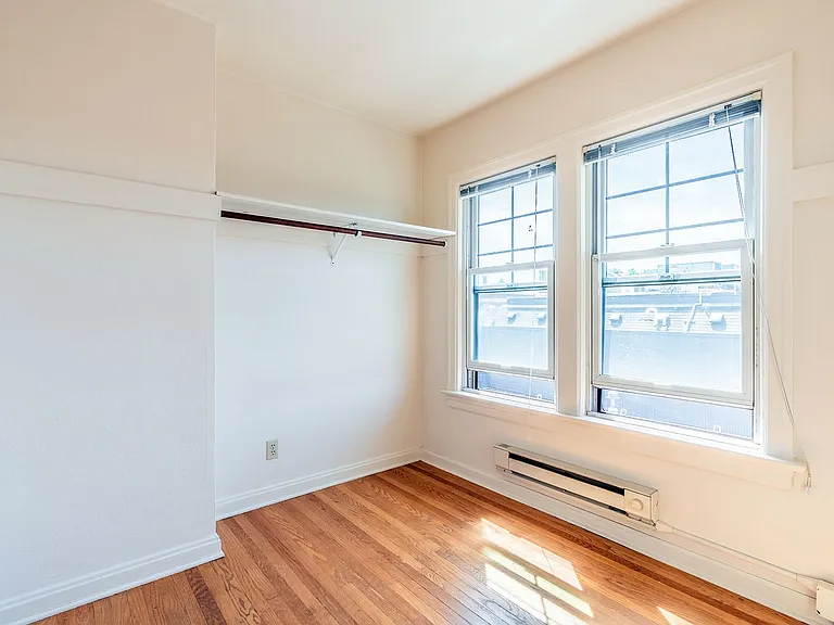 Leonard Apartments — Photo 19