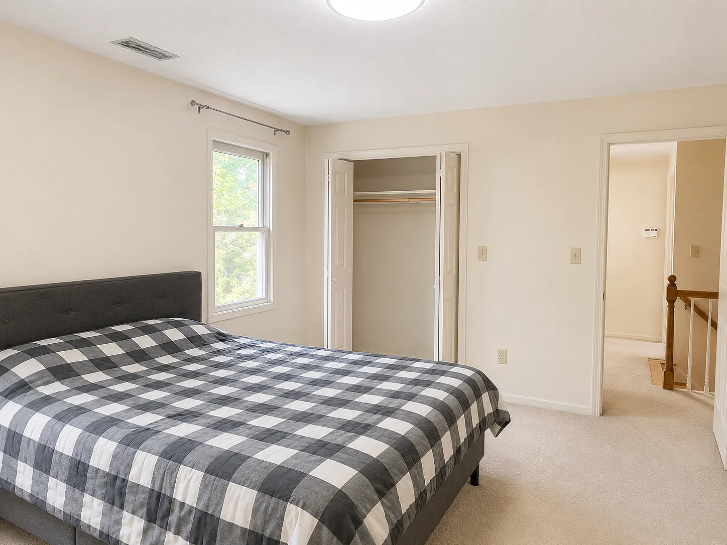 4 bed, 2377 sqft, $4,800 — Photo 1