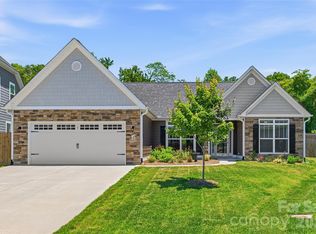 97 Spence Dr, Hendersonville, NC 28739