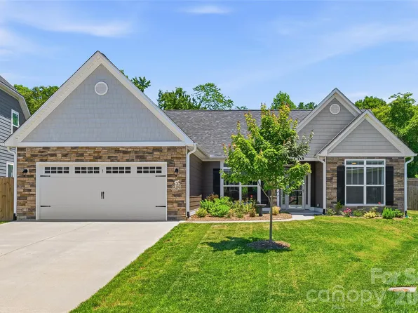97 Spence Dr, Hendersonville, NC 28739