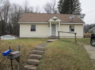 39 Hemlock St, Warren, PA 16365