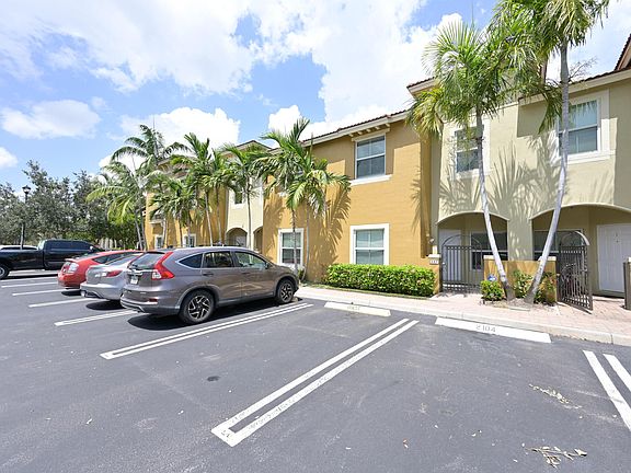 3rd image of 297 Lake Monterey Cir
