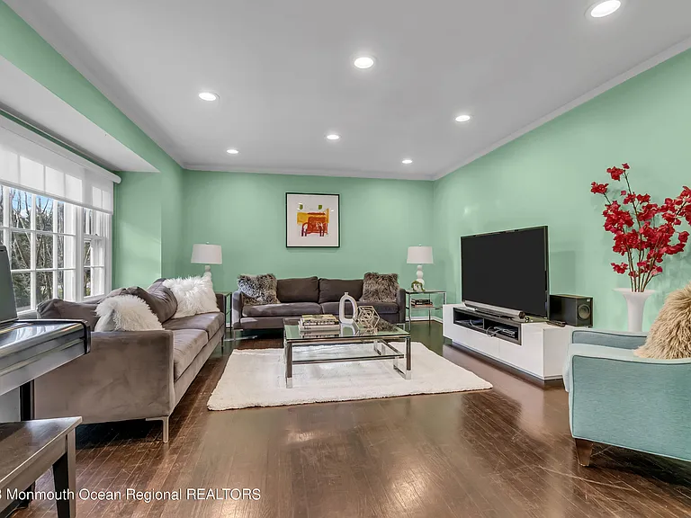 2912 Logan Rd — Photo 2