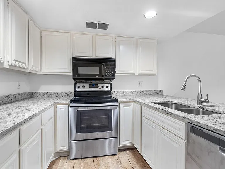 438 Yacht Club Dr #C — Photo 5