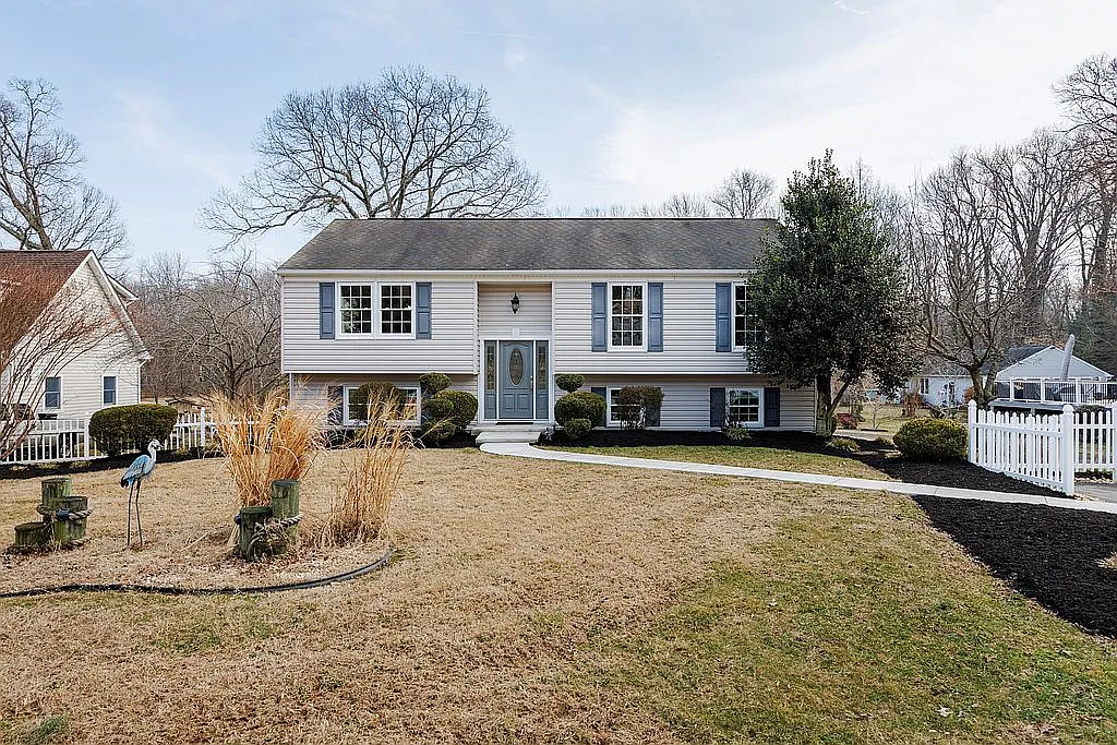 939 Shore Acres Rd — exterior photo