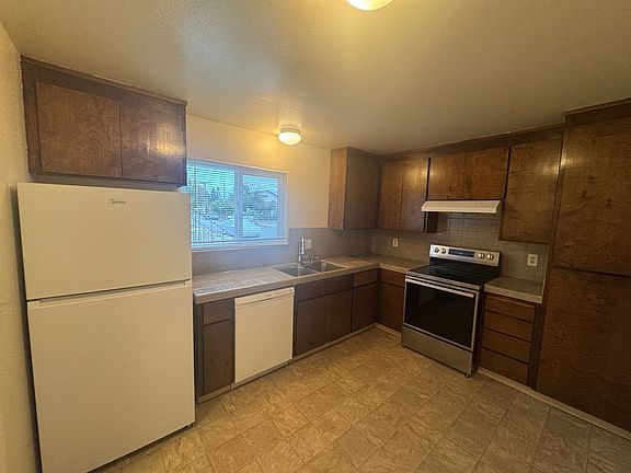3rd image of 17825 Garden Way APT A