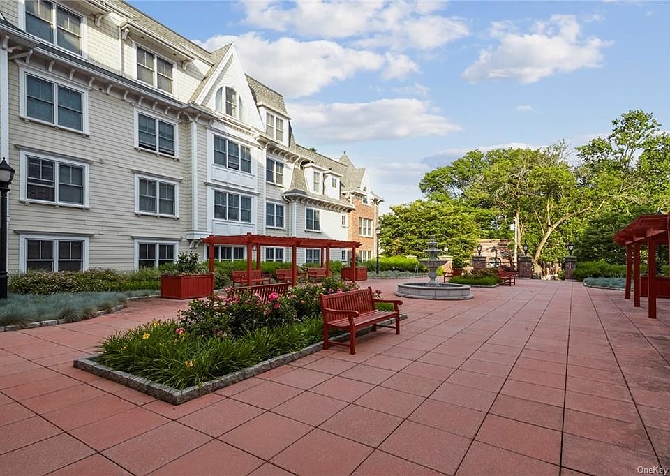 1st image of 225 Stanley Ave #318