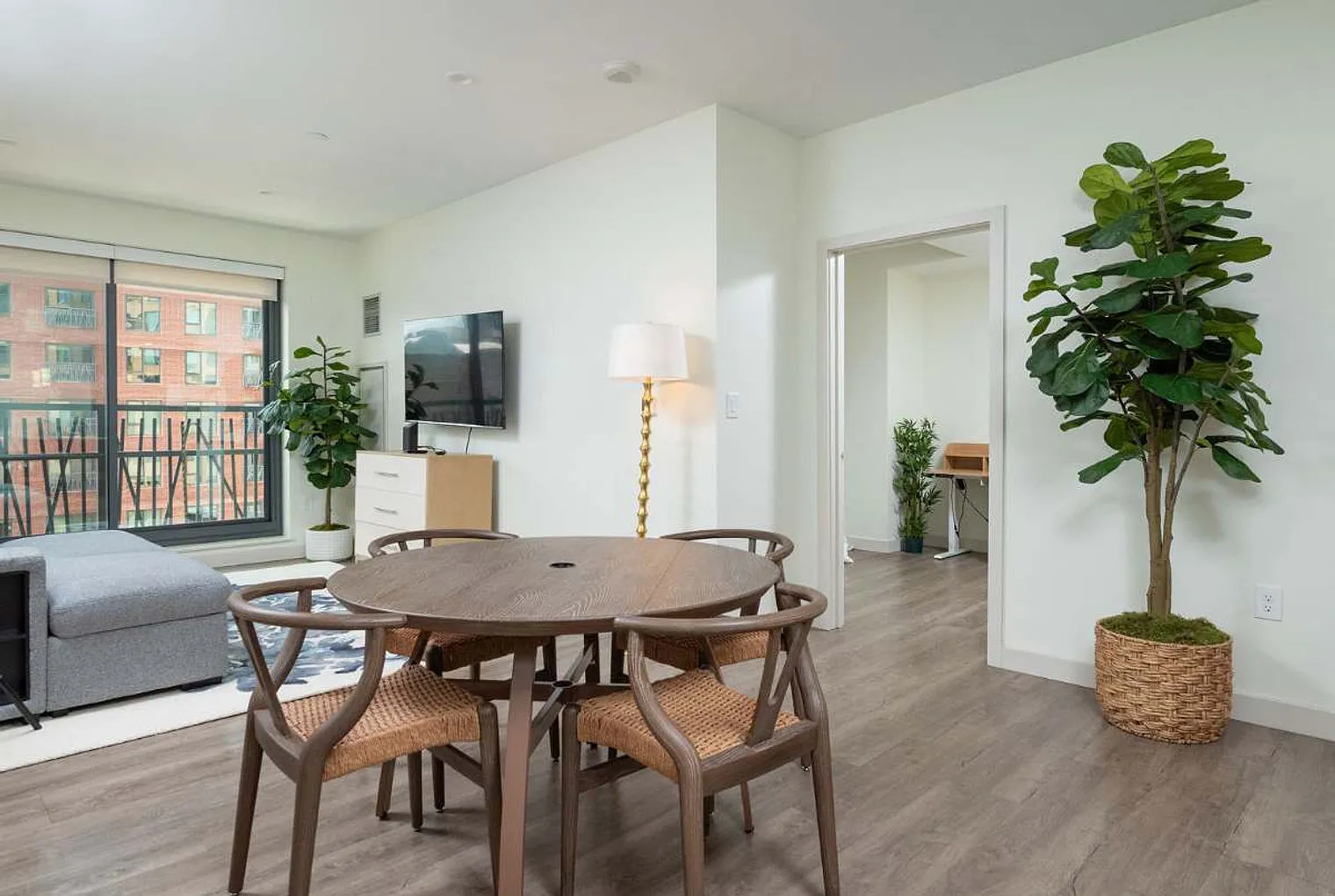 2 bed, 2.0 bath, 1097 sqft, $8,473 — Photo 4