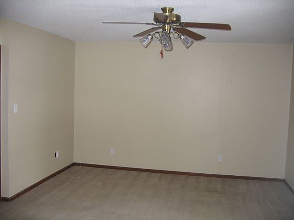 2nd image of 205 NW Highland Ln