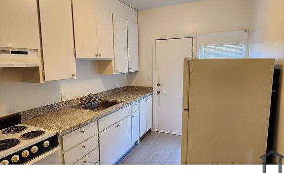 2nd image of 8437 Dowling St