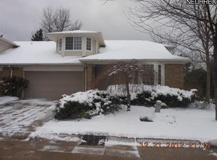 786 Cascade Mills Dr, Akron, OH 44307
