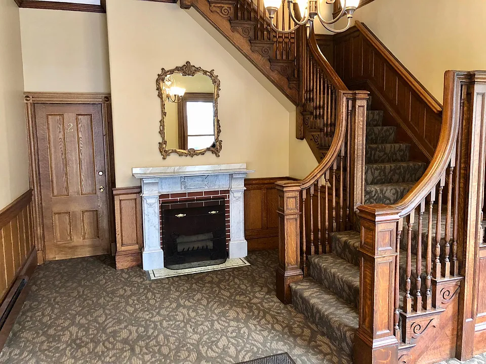 Entrance to 66 Walnut St