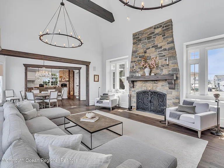 459 Normandy Dr — Photo 5
