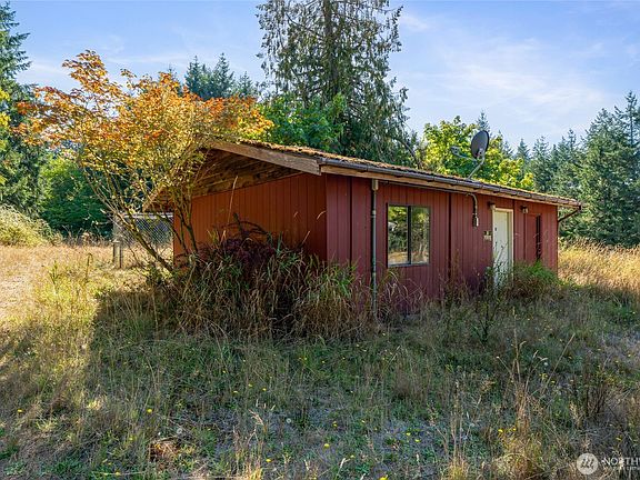 2nd image of 36716 Eatonville Cutoff Road E
