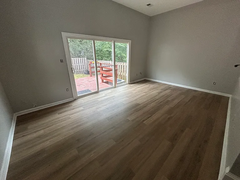 2090 Pilgrim Dr — Photo 7