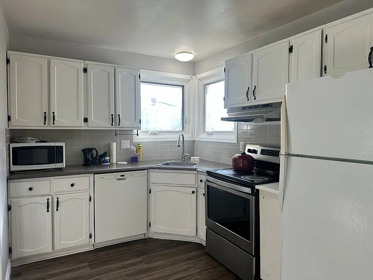 778 Weller St — Photo 4