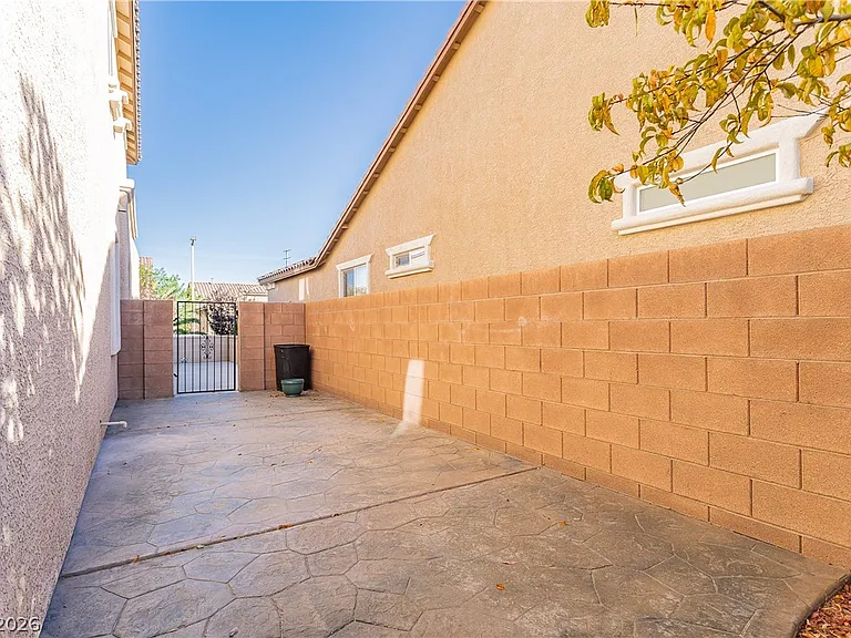 1041 Chestnut Chase St — Photo 31