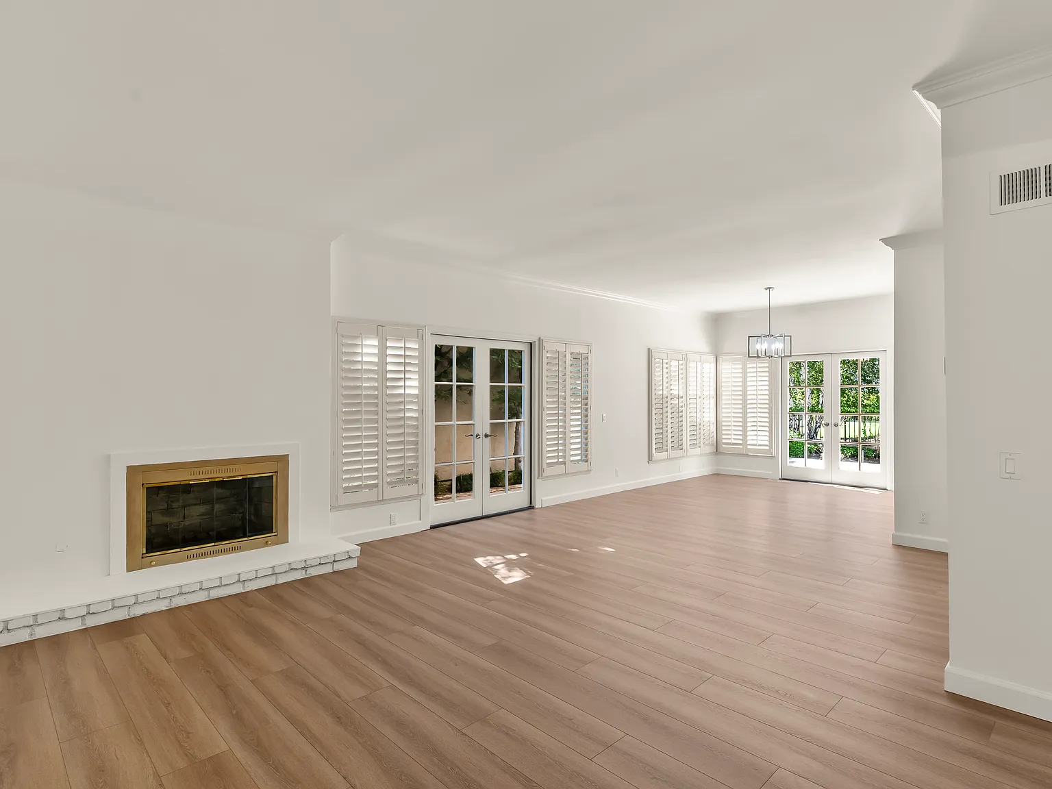 3 bed, 2.5 bath, 2243 sqft, $5,800 — Photo 3