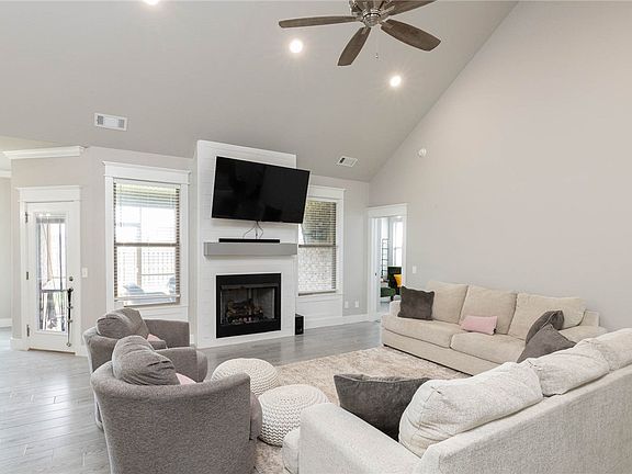 4th image of 1311 Little Osage Ln