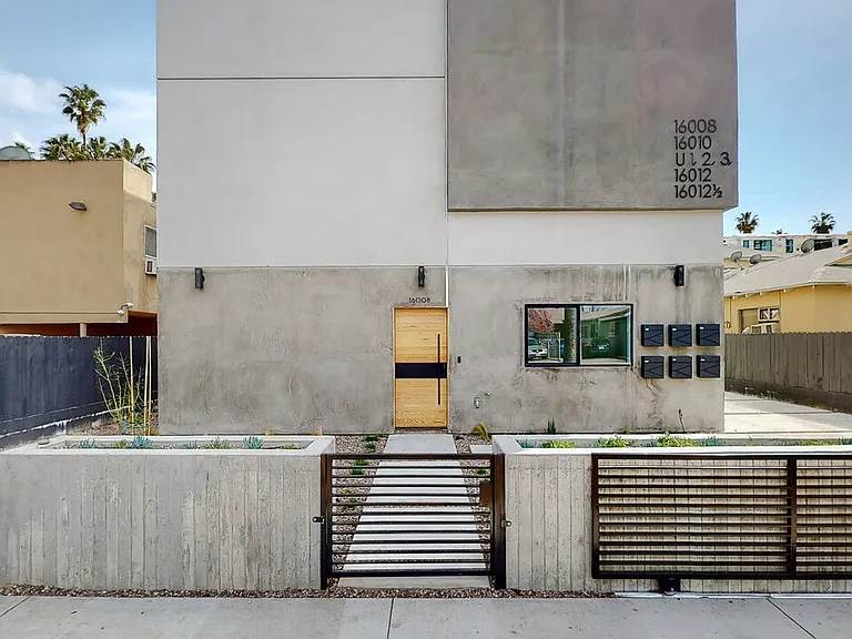 16012 Cantlay St #A — Photo 33