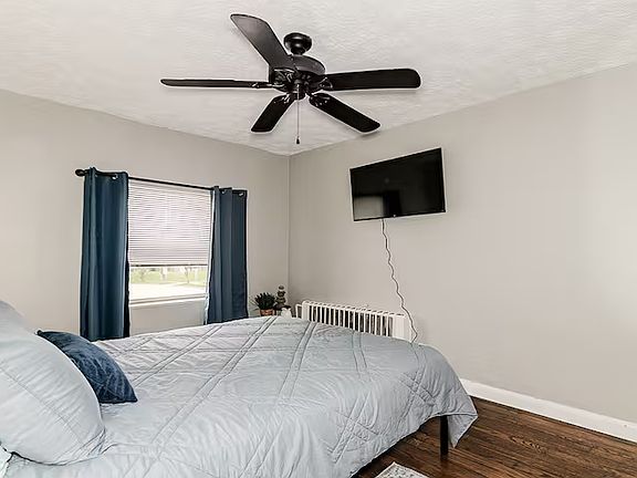 5th image of 201 3rd St APT 6