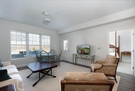 4th image of 676 Dartmouth St #209