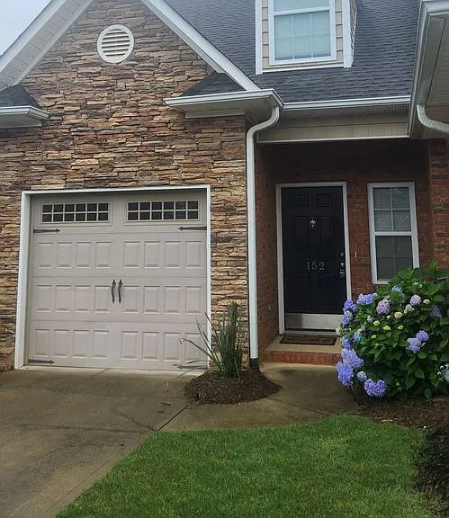 152 Middleton Park Ln — Photo 1