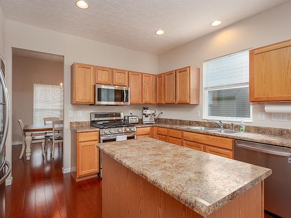 5th image of 3604 Legend Oaks Dr