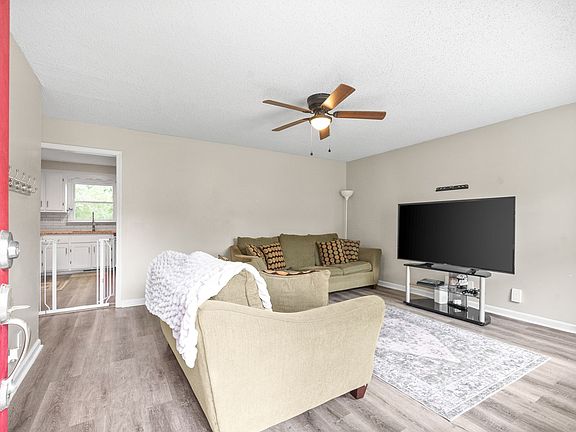 4th image of 184 Bob White Dr